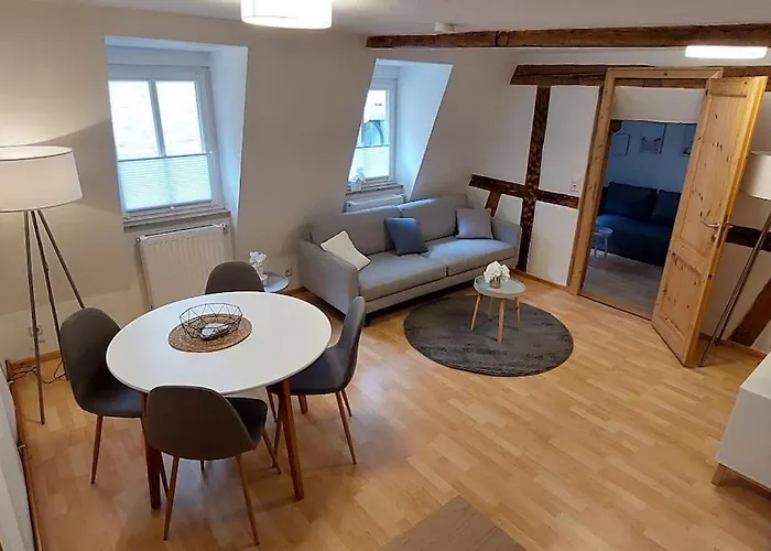 Zentrale Altbauwohnung Mit Flair